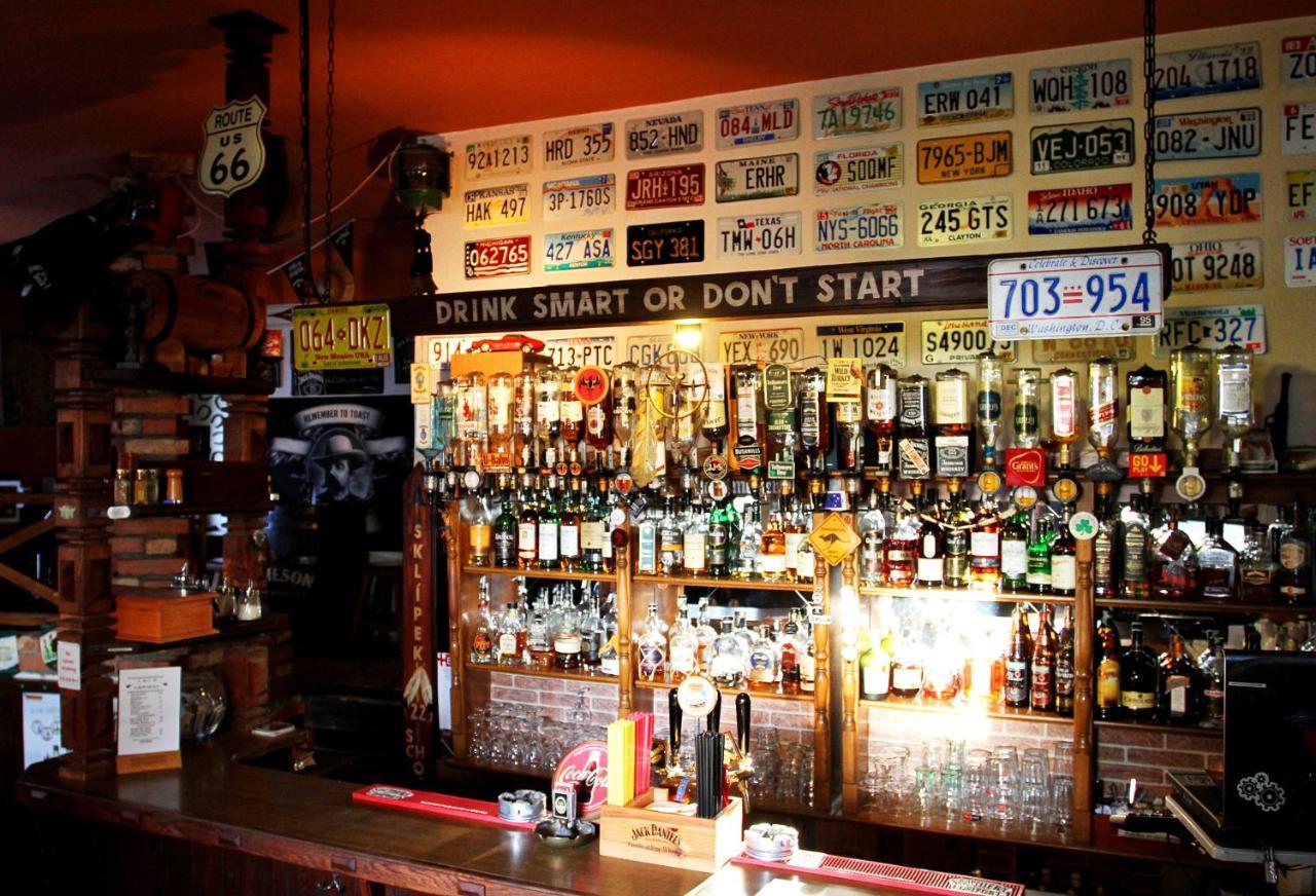 Pension Alfa & Whisky Pub Табор Екстериор снимка