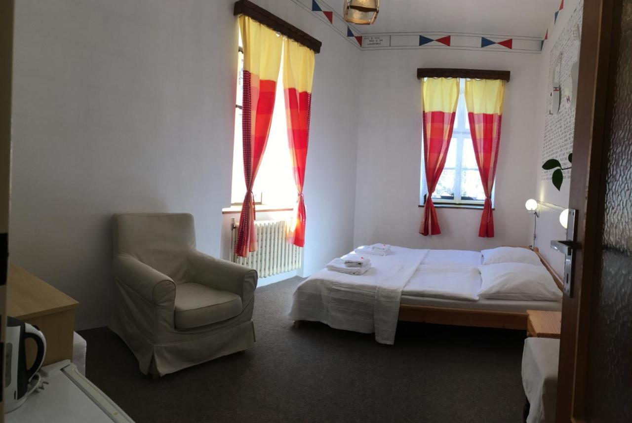 Pension Alfa & Whisky Pub Табор Екстериор снимка