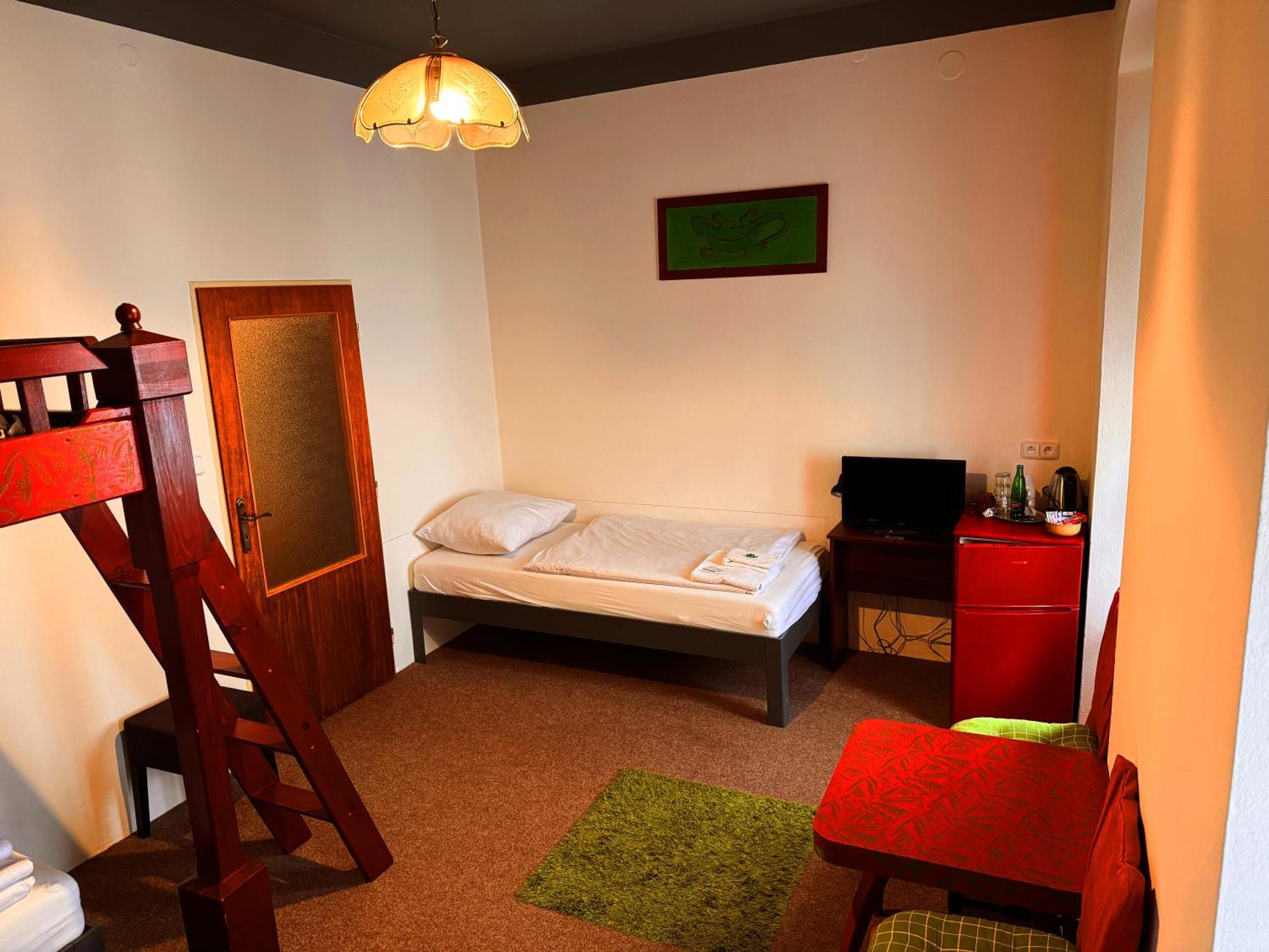 Pension Alfa & Whisky Pub Табор Екстериор снимка