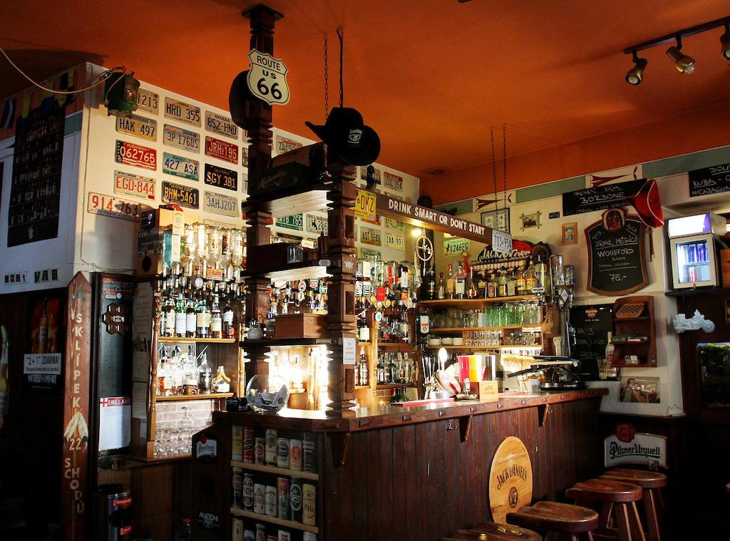 Pension Alfa & Whisky Pub Табор Екстериор снимка