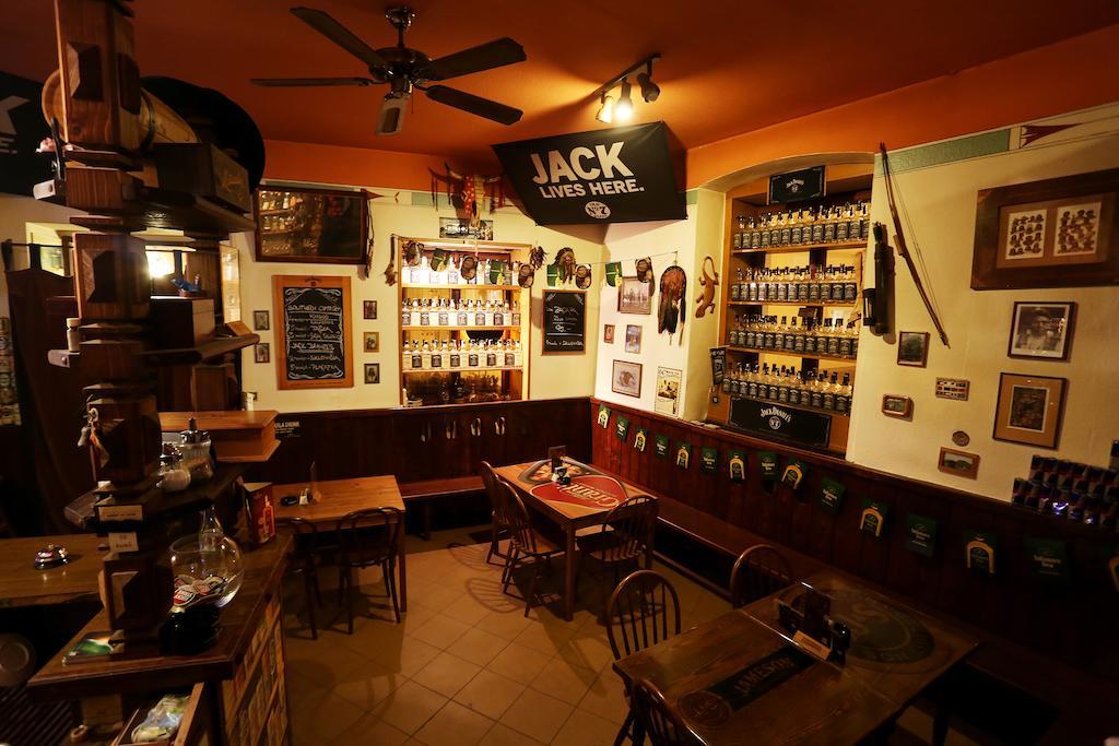 Pension Alfa & Whisky Pub Табор Екстериор снимка